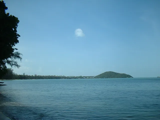 Kleine Boote am Strand von Lipa Noi auf Koh Samui
