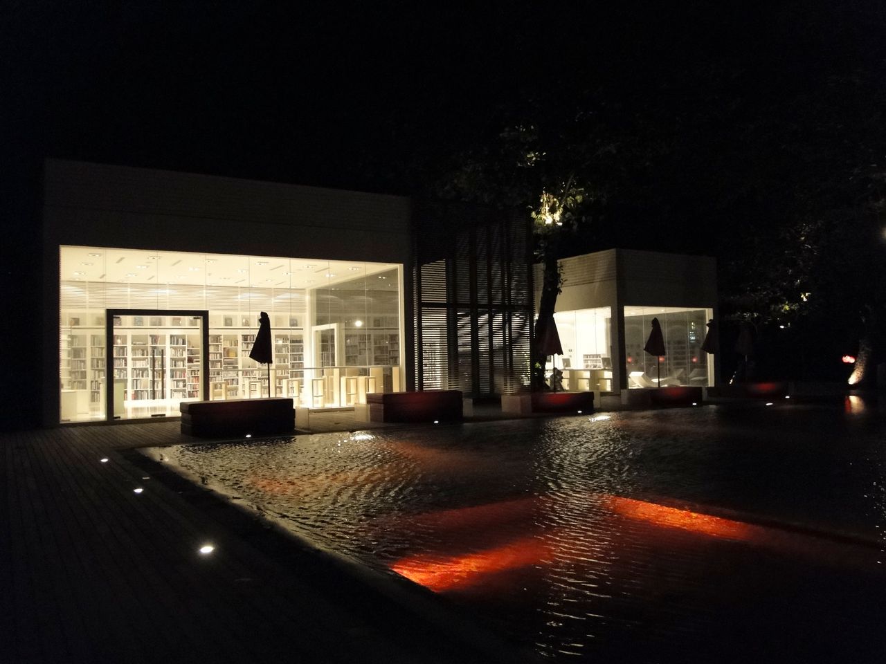 Red Pool im The Library Resort auf Koh Samui