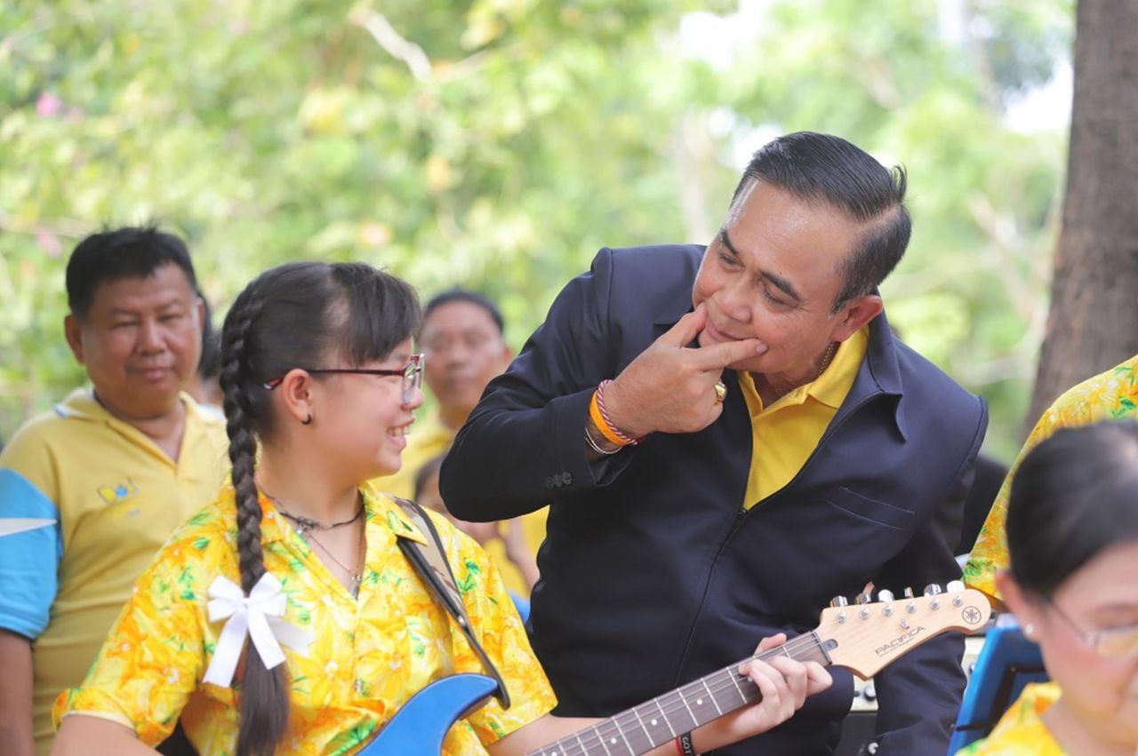 Junta-Führer General Prayuth Chan-Ocha macht vor wie es geht
