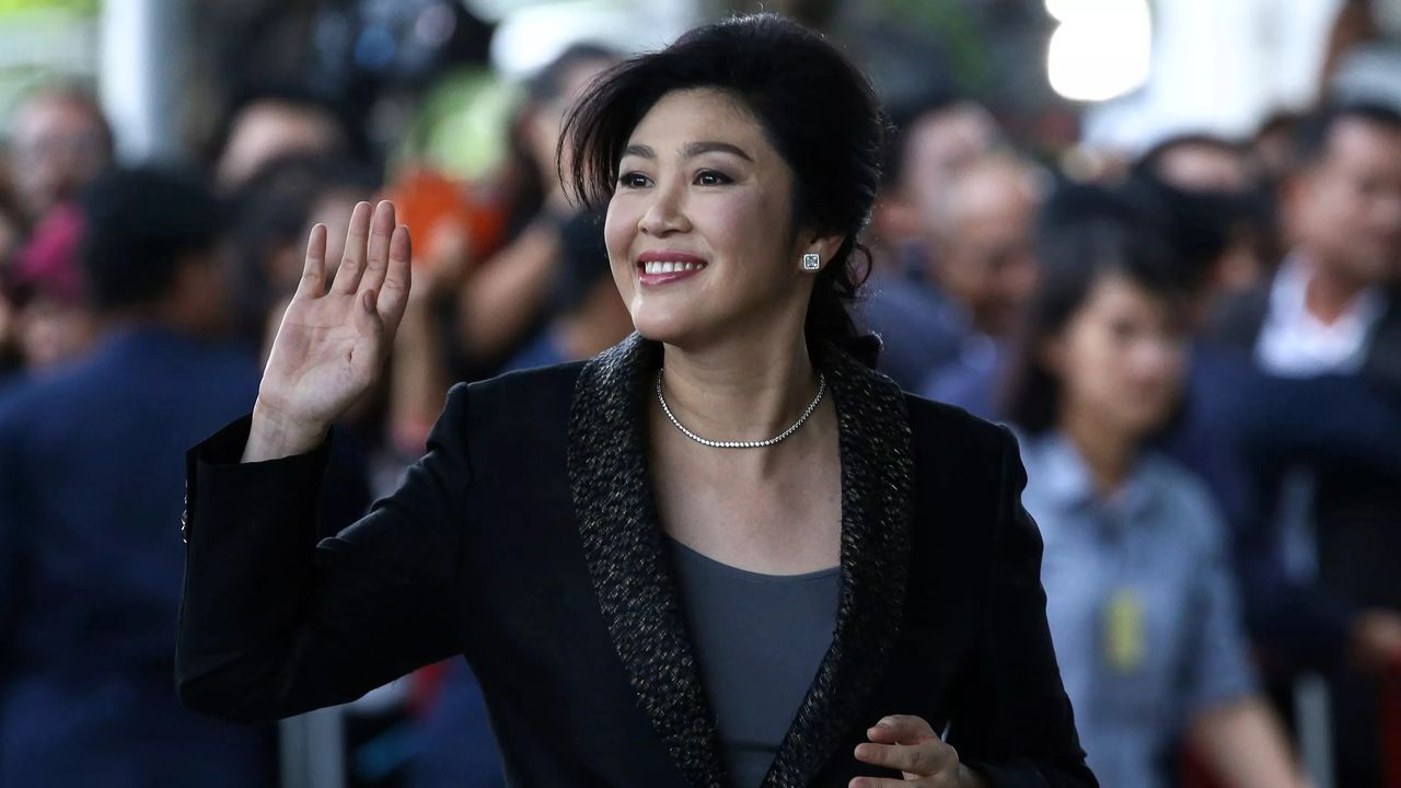 Yingluck Shinawatra in den guten alten Zeiten, als sie noch "definitiv" beschwor, das Land nicht zu verlassen.